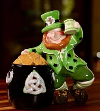 Blue Sky Clayworks Finnigan O’Fig Dancing Wee Jig St Patrick’s Candle House NEW