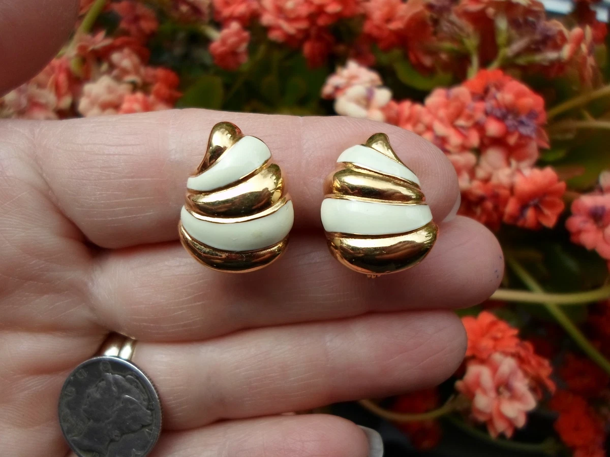 Vintage monet earrings deals