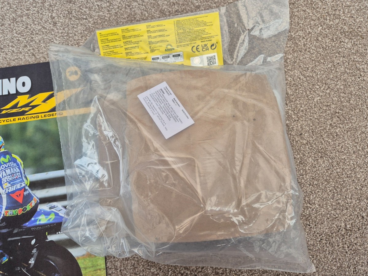 1/4 DEAGOSTINI BUILD THE YAMAHA YZR-M1 VALENTINO ROSSI BIKE PART