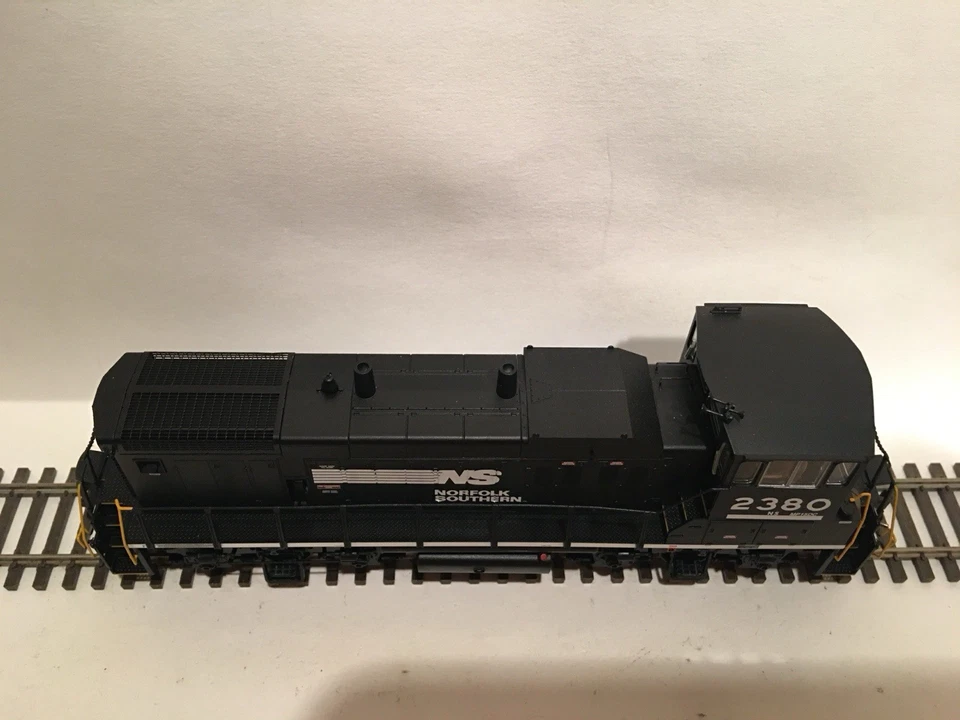 HO Atlas 10003873 Norfolk Southern MP15DC Switcher Locomotive NS #2380 DCC SOUND - Image 3 of 4