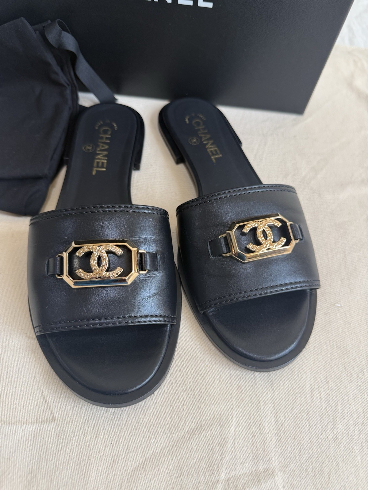 Authentic Chanel 2023 Interlocking CC Logo Slides… - image 15