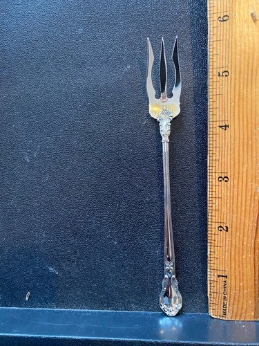 Chantilly by Gorham Sterling Silver Pickle Fork 3-tine SUPER SHAPE POLISHED