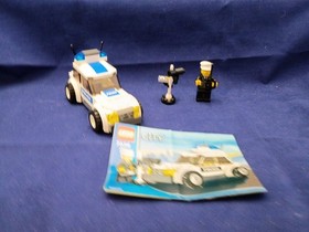 LEGO CITY: Police Car (7236) Used 100% complete w/instructions.  W/ Original box