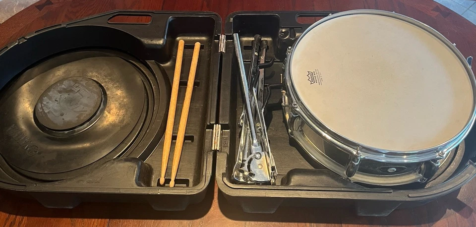 非常好的 70 年代 Chrome Slingerland 14 英寸 x 6 英寸小军鼓带支架、钥匙、箱子、棒子 — 第 2/4 张图片