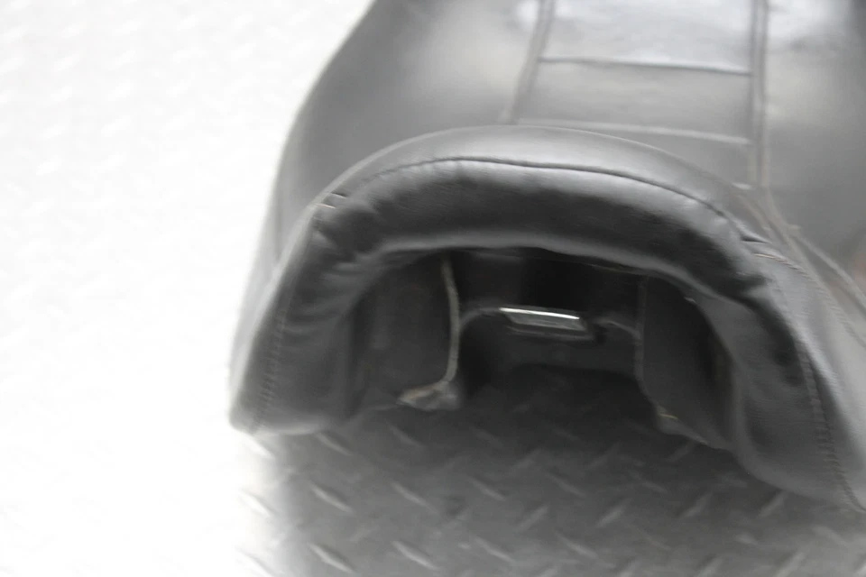 Harley-Davidson Dyna Super Glide Custom FXDC 2011 asiento delantero del conductor Foto 2 de 4