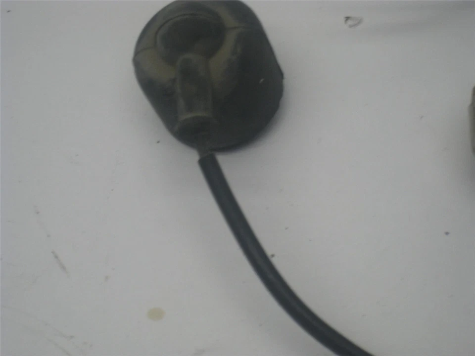 1979 YAMAHA XS1100S XS 1100 S ENGINE OIL PRESSURE RELIEF SWITCH WITH LEAD WIRE - Image 4 of 4