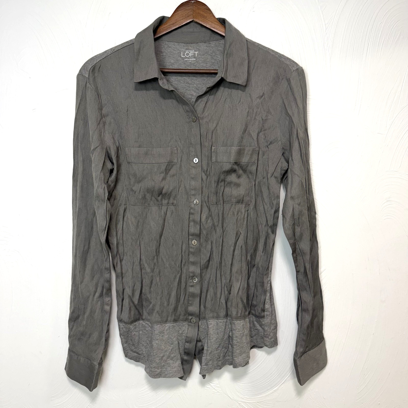 Ann Taylor Loft Women's Charcoal Gray Long Sleeve Button Down Blouse Shirt Small