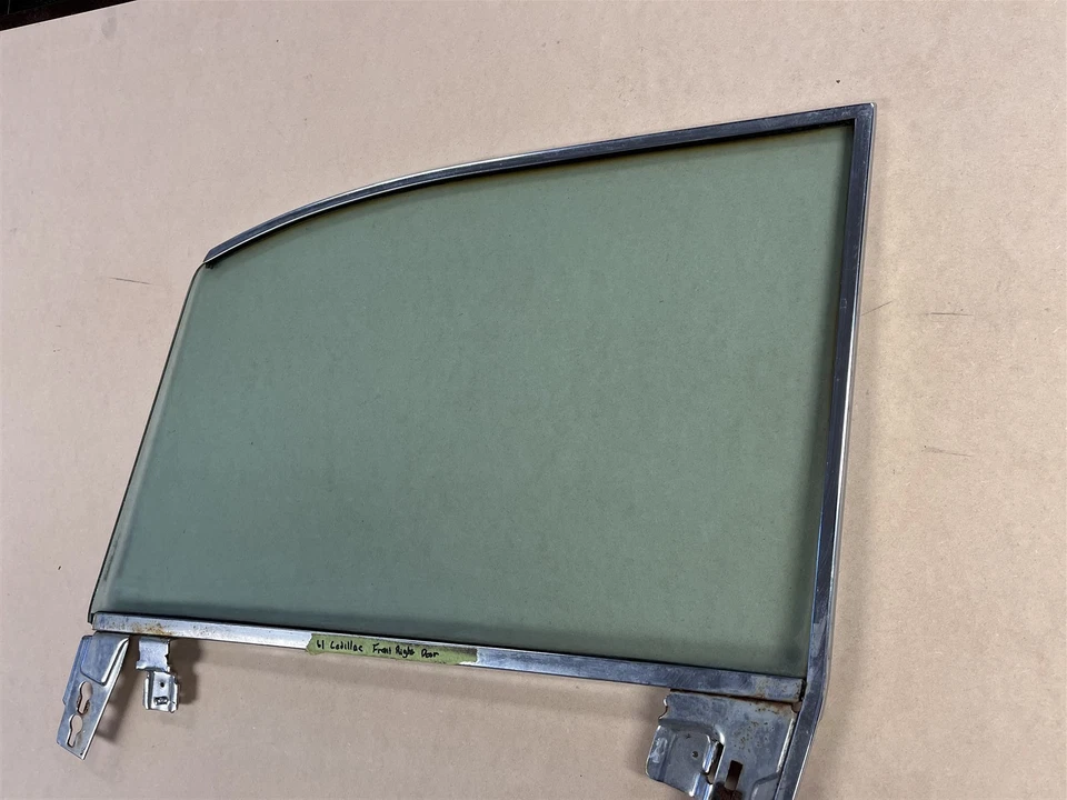 Cadillac Series 62 1962 puerta delantera derecha ventana vidrio sedán tintado  Foto 4 de 4