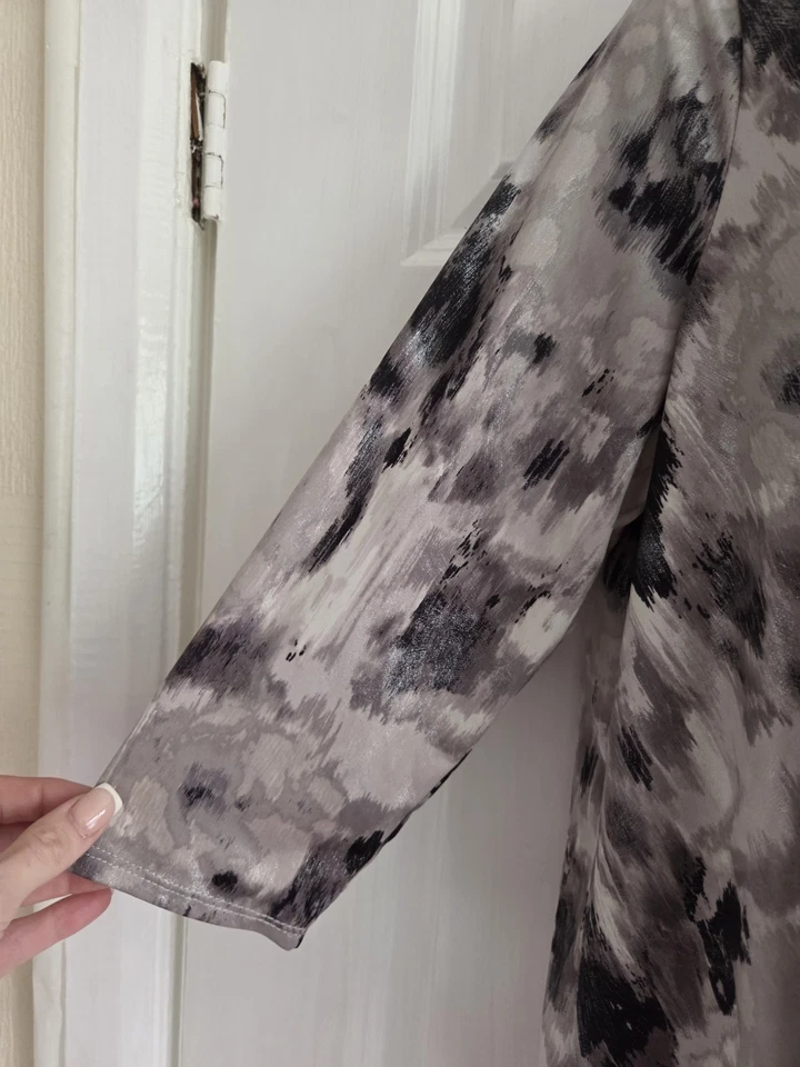 Ladies M&Co Metallic Silver, Black And White Blouse. Size 14Petite - Image 3 of 4