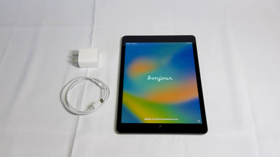 Apple iPad (9th Generation) A2603 64 GB, Wi-Fi + Cellular, 10.2 in - Bundle -