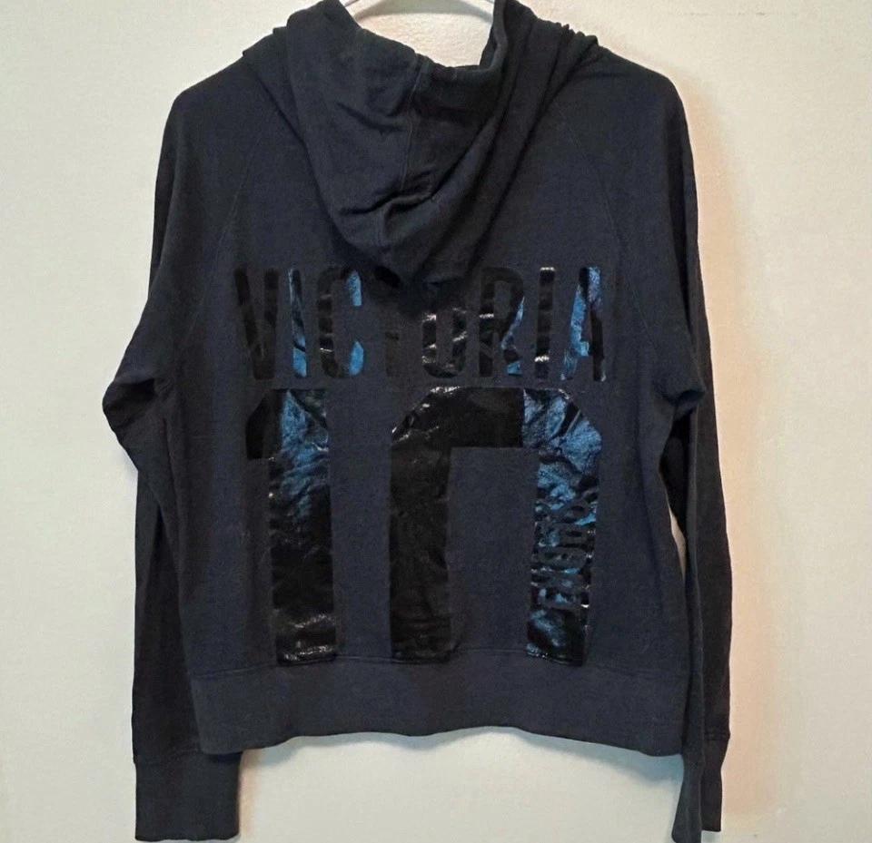 UNDERCOVER Felpa con cappuccio Victoria's Secret antracite con accenti lucidi sul retro! Taglia Media