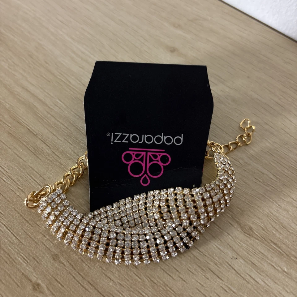 Paparazzi-Jewelry Gold Bracelet chain closure, beautiful white Christmas sparkle - Image 2 of 4