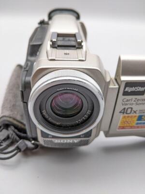 SONY DCR-TRV10 Handycam Digital Video Camera MiniDV SONY DCR-TRV10 Handycam Digital Video Camera MiniDV