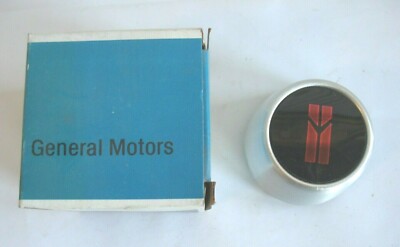 Genuine NOS GM #22542916 Cap Assembly-Hub 1986 0LDSMOBILE CALAIS ''DISCONTINUED''