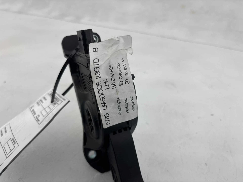 Оригинальная педаль газового акселератора для Ford Focus RS 2015-2018 годов выпуска - Изображение 2 из 4