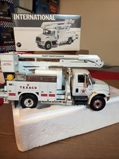 NEW FIRST GEAR TEXACO PORT ARTHUR INTERNATIONAL 4400 BOOM BUCKET TRUCK 19-2891
