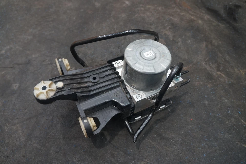 Módulo bomba ABS freno antibloqueo Toyota Supra J29 2020 Foto 2 de 4