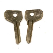 1 VINTAGE NOS KEY BLANK FIAT F79-3 
