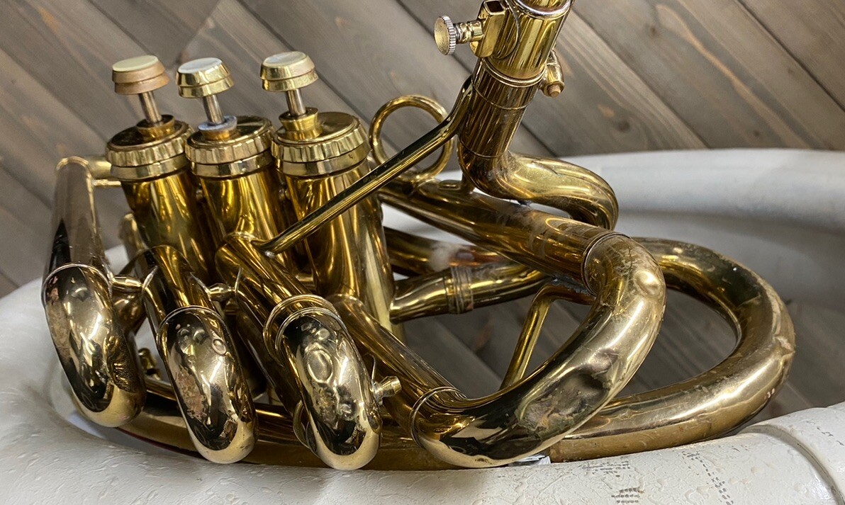 GREAT CONN MODEL 22K SHORT ACTION VALVES FIBERGLASS SOUSAPHONE IN GOOD