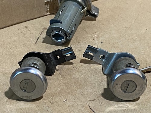 1983-1985 Regal Keyed Alike Ignition, Door, Trunk & Glove Box Lock Cylinder Set - Picture 5 of 10