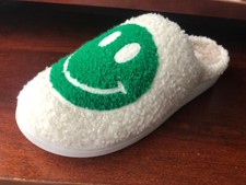 NIB Cozi Slipper Women MIA. Size: 8M. Color: Green Happy