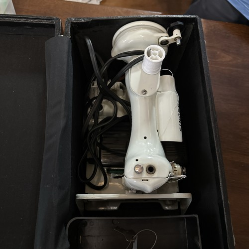 1960s Singer White Featherweight Sewing Machine 221K with Black Case Works - Picture 20 of 20