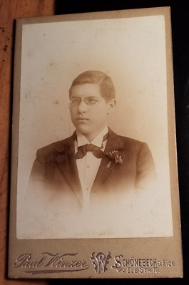 Junge - junger Mann mit Zwicker - Portrait / CDV Paul Winzer Schönebeck a. Elbe