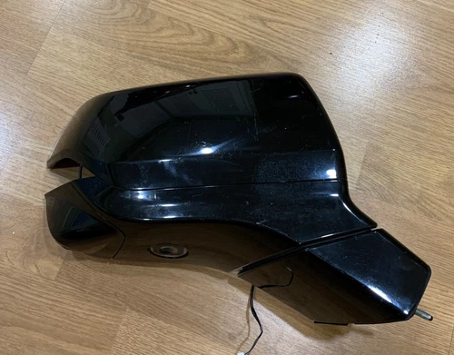 2021-2023 Chevy Tahoe Right Side View Mirror w/ Blind Spot Signal( For Parts)