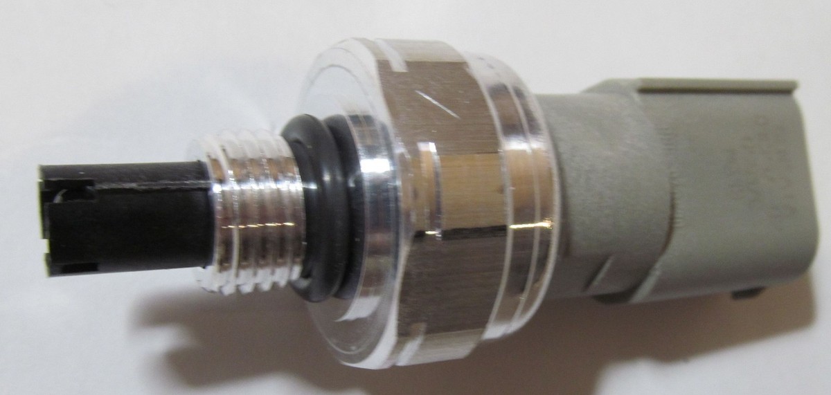 SENSATA AIR PRESSURE/ TEMPERATURE SENSOR SWITCH 81CP17-02
