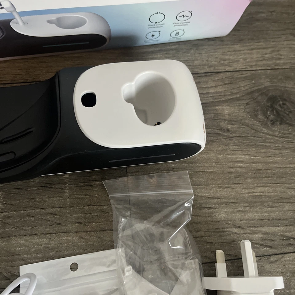 Maecker Magnetic Charging Dock for Meta Quest 3 – Headset & Controller Fast - Image 4 of 4