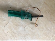 Antiguo conducto en Y verde para aceptación de monedas