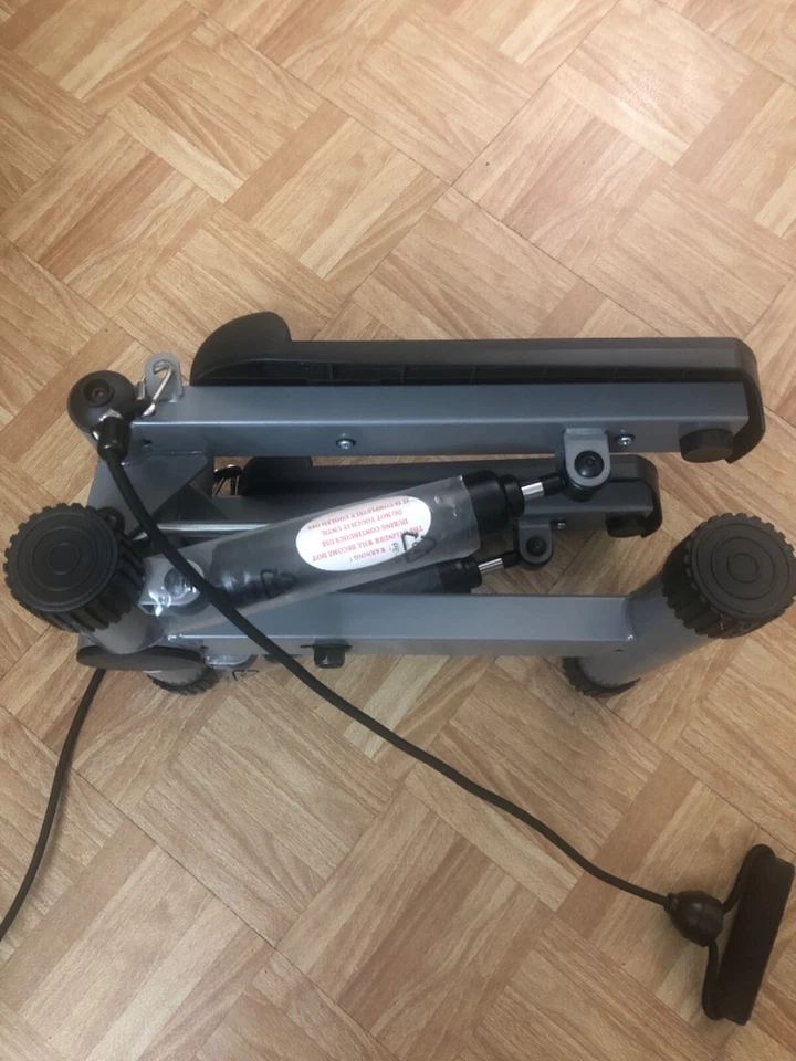 Mini paso a paso pro-form con cable de resistencia. Almohadillas antideslizantes para pies, medidor electrónico Foto 2 de 4