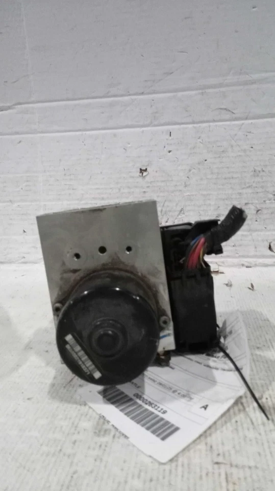 Volvo S60 2008 ABS bomba y montaje de motor OEM 307934539 139 k millas azul Foto 2 de 4