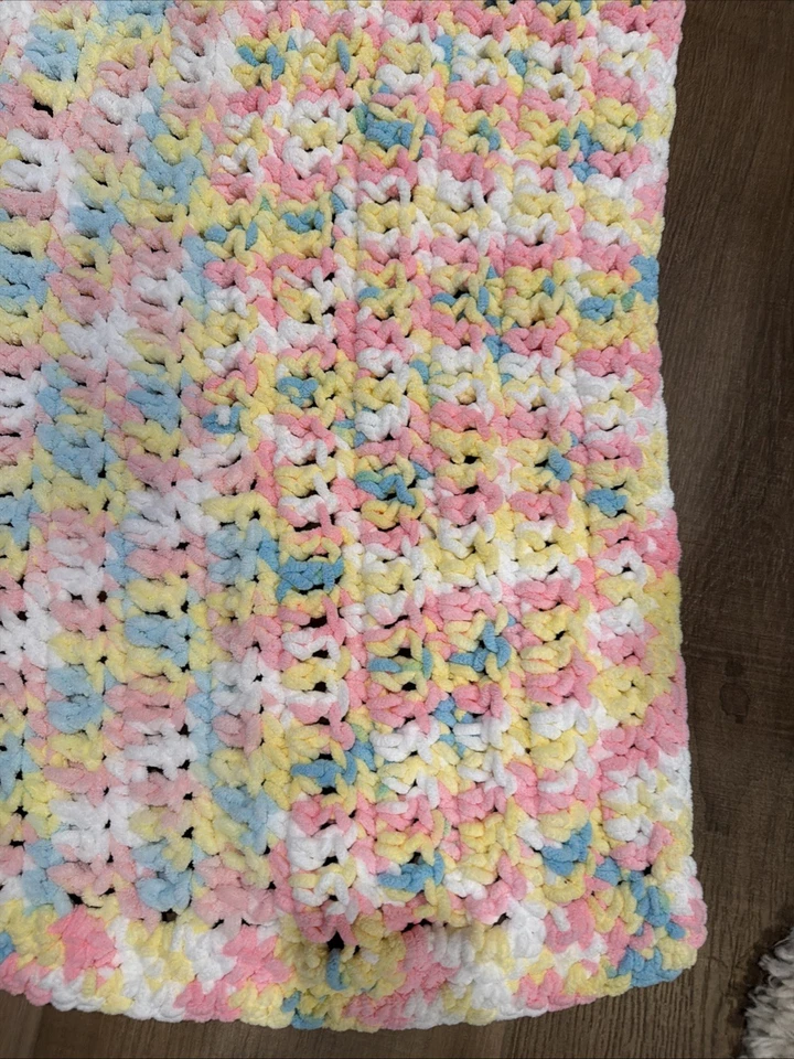 Manta de bebé hecha a mano de ganchillo * afgana * manta Bernat hilo * bebé niña * Foto 4 de 4