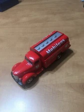 First Gear 1:34 1949 International KB-8 Fuel Tanker Mobilgas No. 19-2709