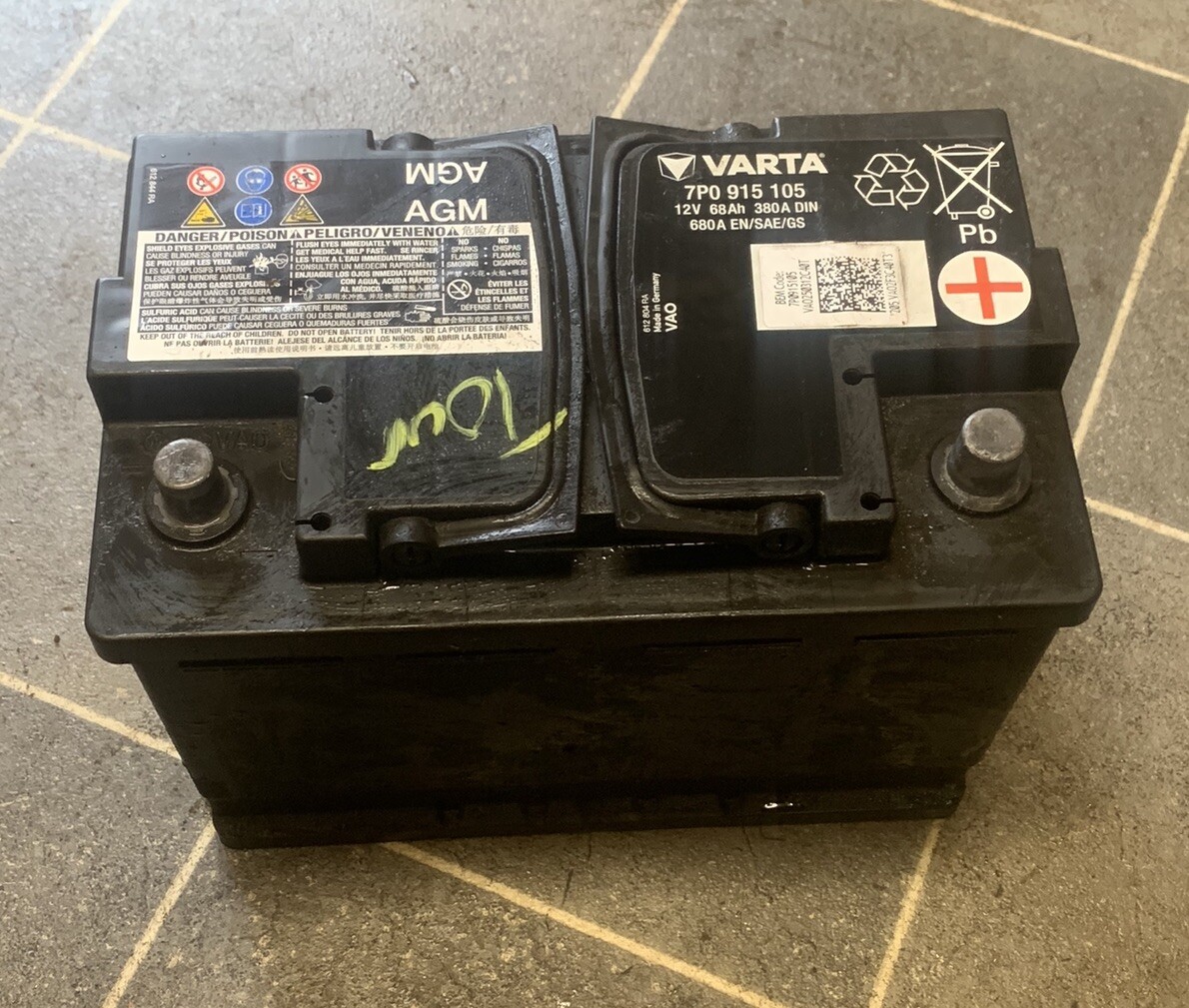 VW純正 VARTA製 AGMバッテリー 12V 68Ah 680A VW TOURAN MK2 2010-2015 VARTA AGM CAR BATTERY 12V 68Ah 380A DIN