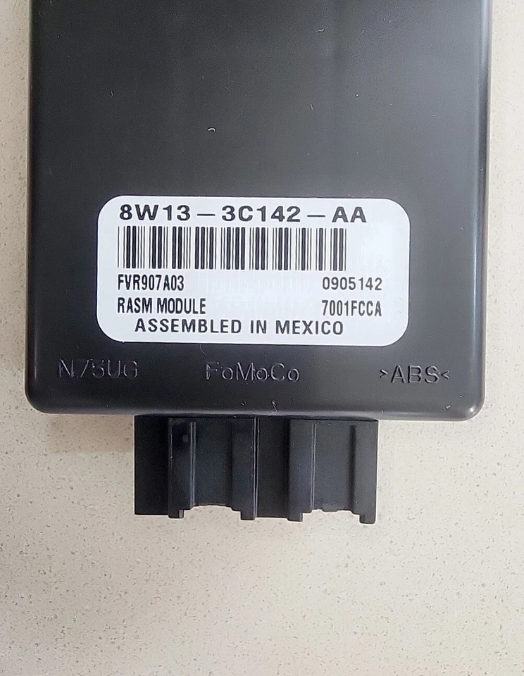 2008 2009 2010 2011 Lincoln Town Car Air Suspension Module 8W133C142AA - Image 2 of 4