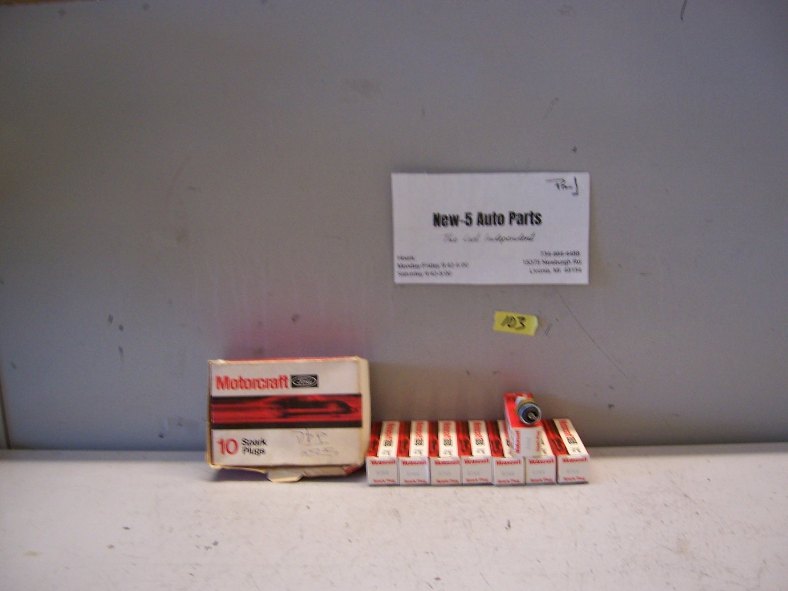 VINTAGE SMALL ENGINE SPARK PLUGS A2NX MOTORCRAFT,J4C/A825 CHAMPION,363 AUTOLITE