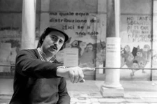 Italian writer poet Giuseppe Conte pointing something a courtyard - Old Photo