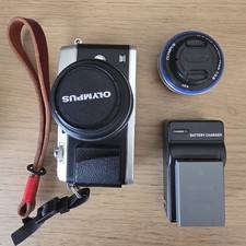 Olympus E-P5 16MP Black with 17mm f/2.8 and 14-42mm