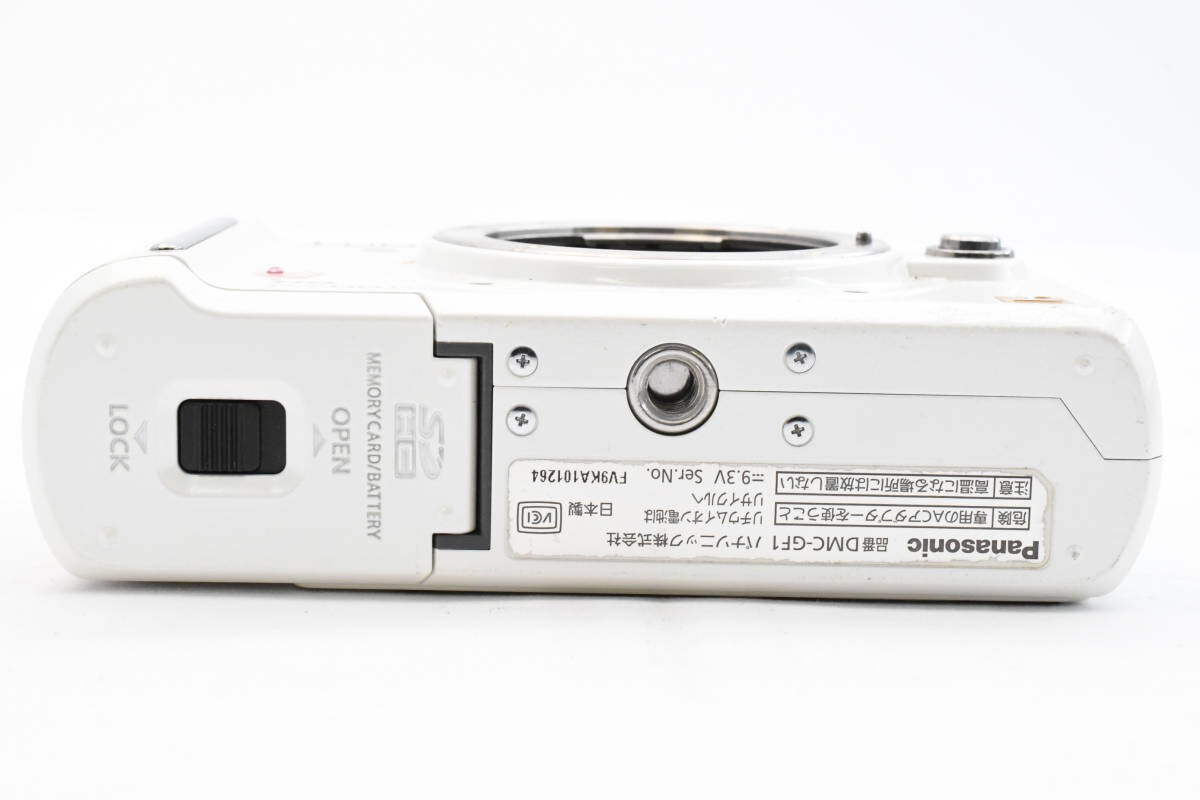 NearMint]Panasonic LUMIX DMC-GF1 12.1 MP Camera With LUMIX G 14mm