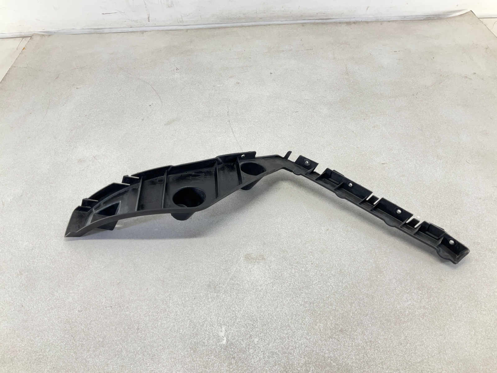 17-20 MASERATI Levante Rear Bumper Right Support Mount Bracket OEM CM