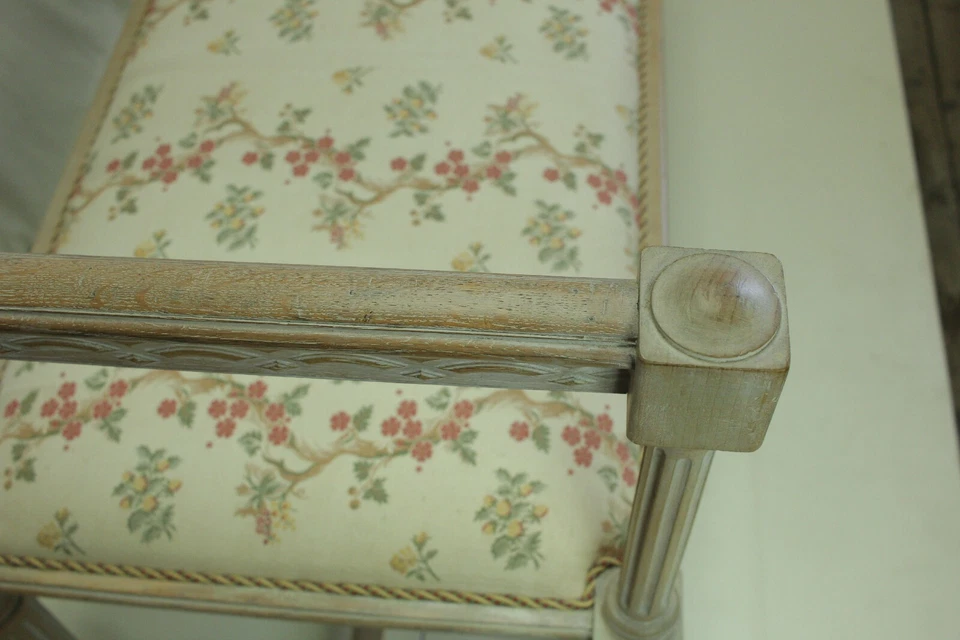 Banco de ventana/pasillo de roble francés blanco en escabeche del siglo XIX Foto 3 de 4