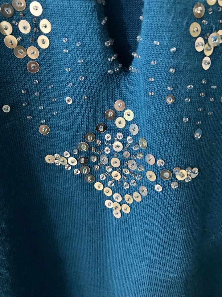 Suéter Allison Britney para mujer grande adornado azul verdoso ojo de cerradura frontal Foto 2 de 4