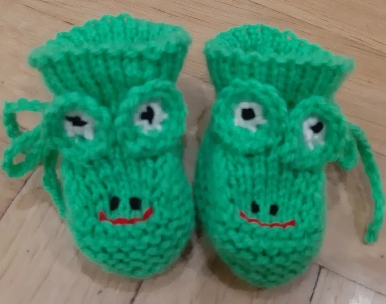Babyschuhe Erstlingsschuhe Frosch gestrickt  Größe wählen - Bild 1 von 1