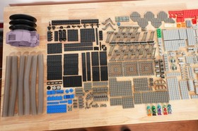 LEGO LIFE ON MARS 7317 Aero Tube Hangar - 100% complete w/ box and manual