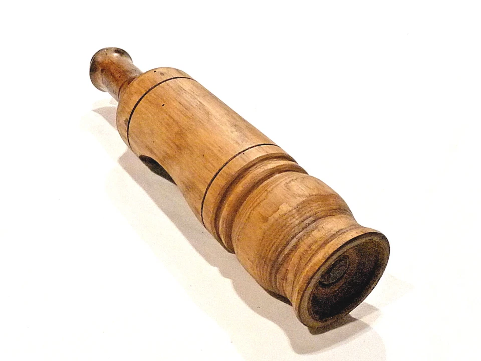 Outil ancien très beau bouche bouteille en bois XXème no 1 - Photo 2/3