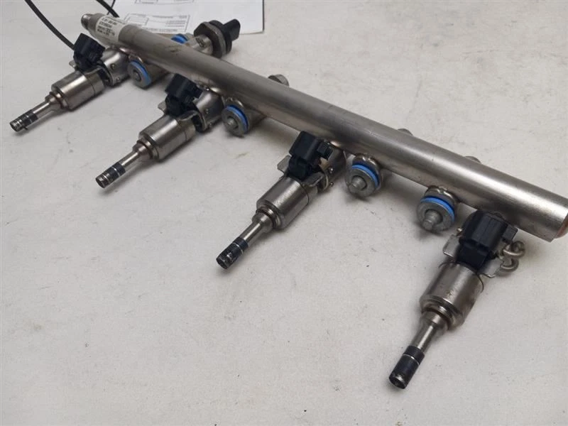 2008 HONDA PILOT FUEL RAIL - Image 3 of 4