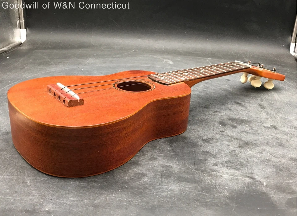 Rogue Ukulele - Image 2 of 4