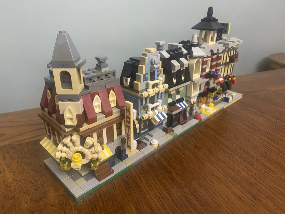 LEGO Modular Buildings 10230 Mini Modulars, photo 2 of 5